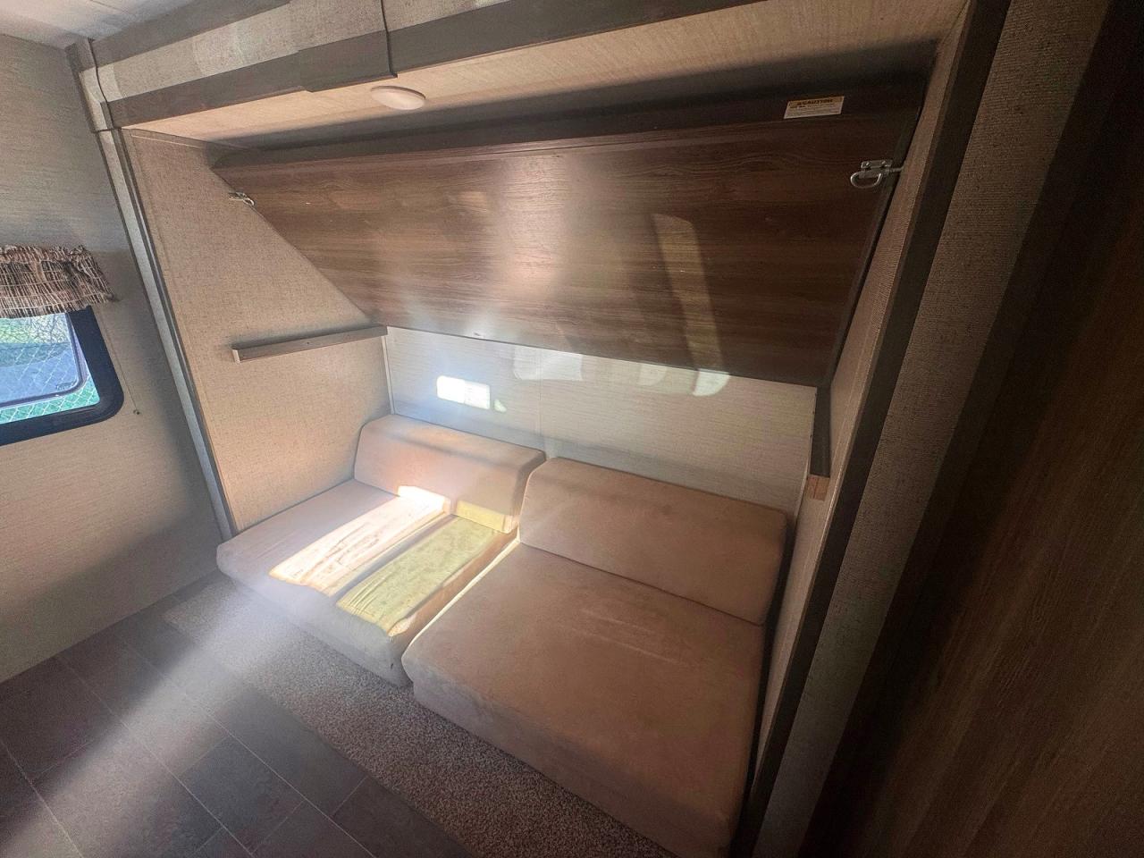 2019 KEYSTONE Bullet VIN 4YDT30823KT433143 photo 8