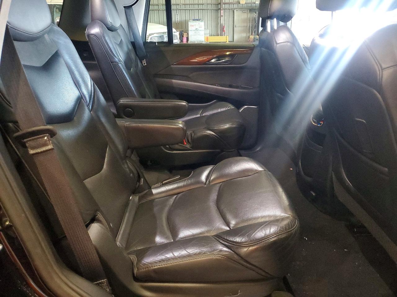 2018 Cadillac Escalade VIN 1GYS4BKJ7JR395770 photo 11