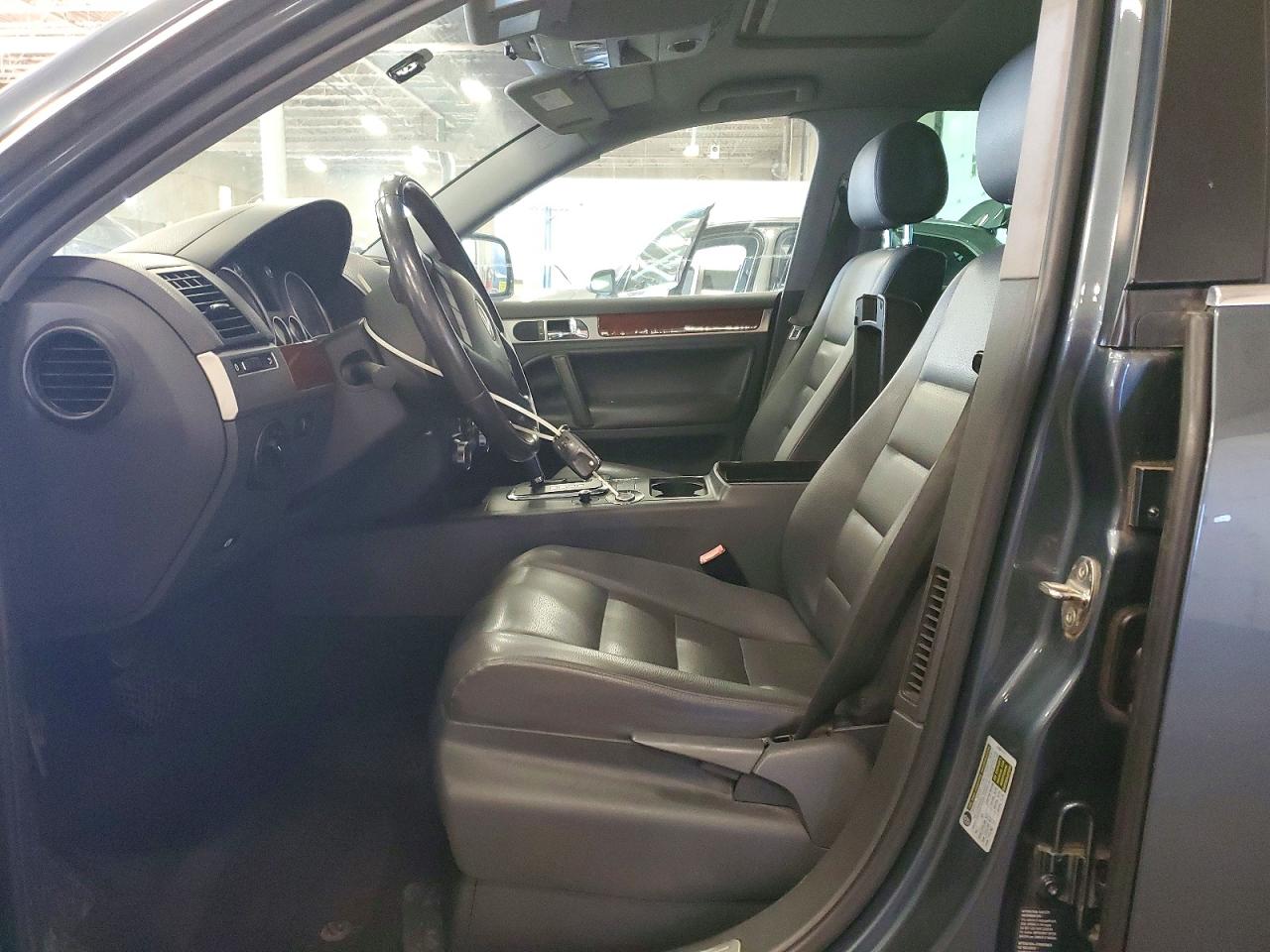 2006 Volkswagen Touareg VIN WVGZG77L96D038433 photo 7