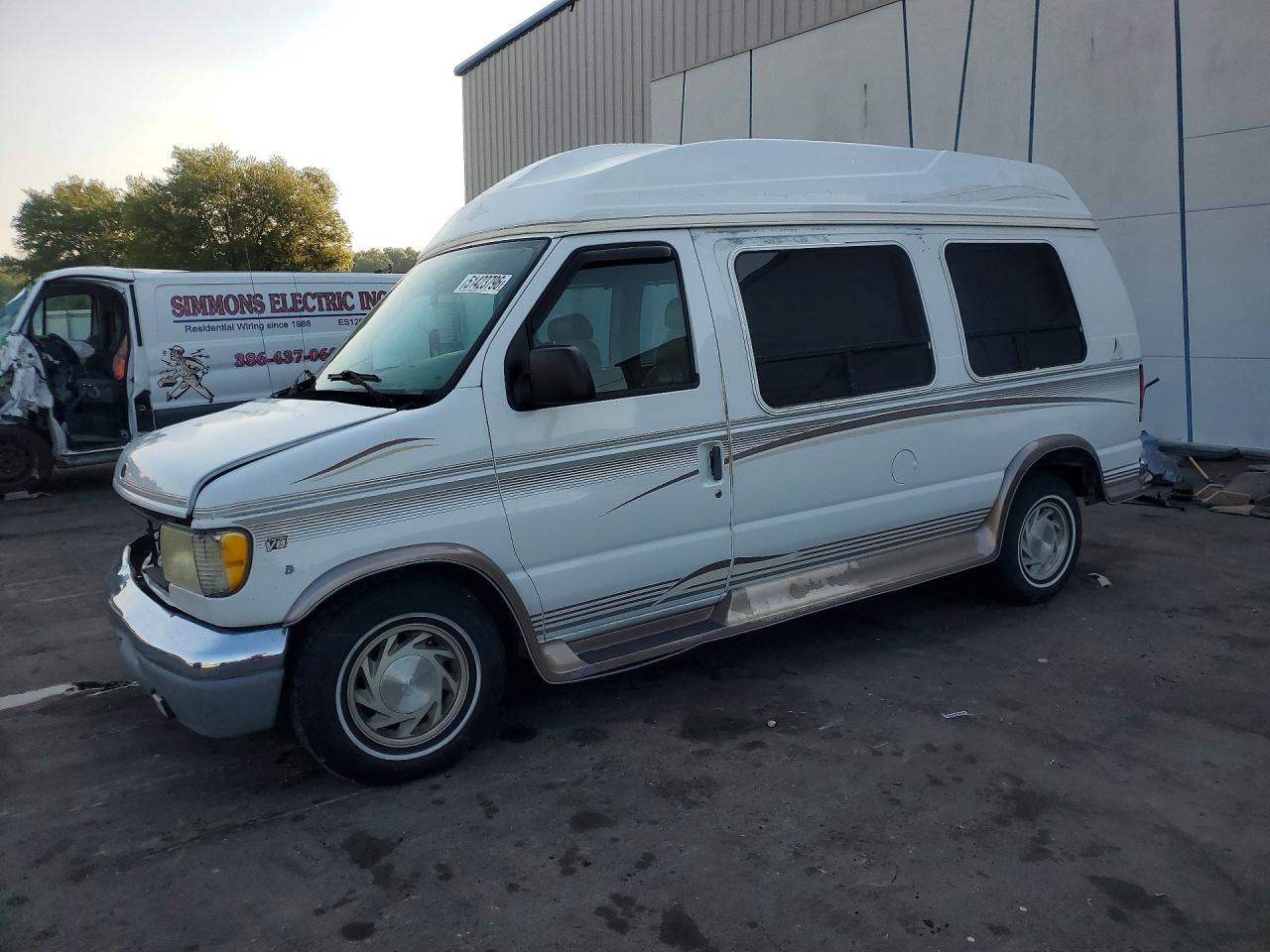 1999 Ford Econoline VIN 1FDRE14W1XHB18918 photo 1