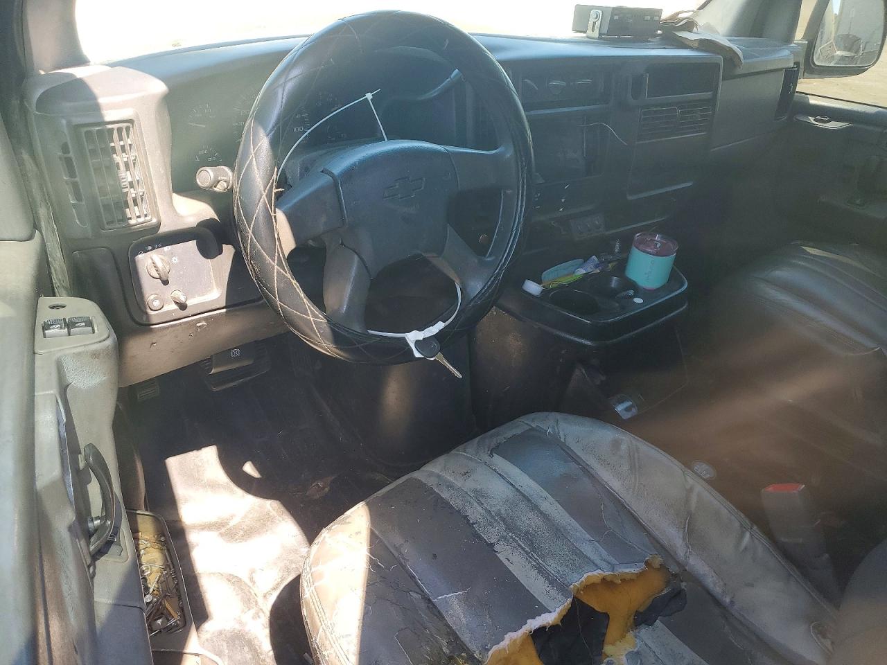 2005 Chev Express VIN 1GCGG25U951248878 photo 8