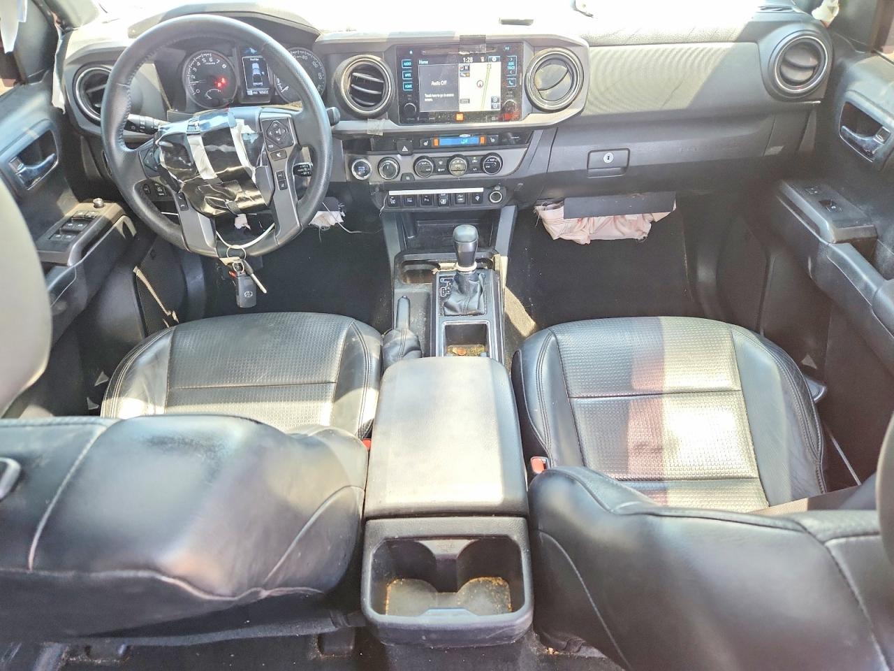 2018 Toyota Tacoma VIN 3TMCZ5AN2JM184642 photo 8