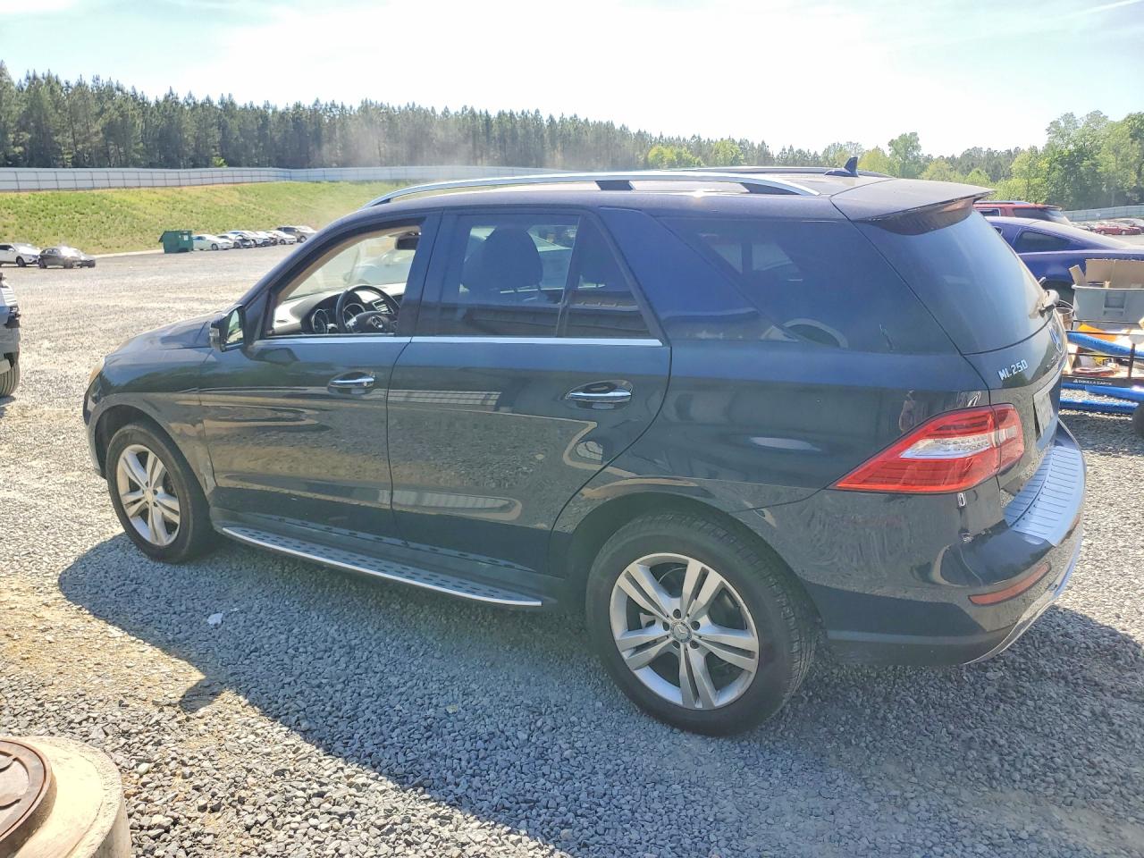 2015 Mercedes-Benz M-class VIN 4JGDA0EB3FA551739 photo 2