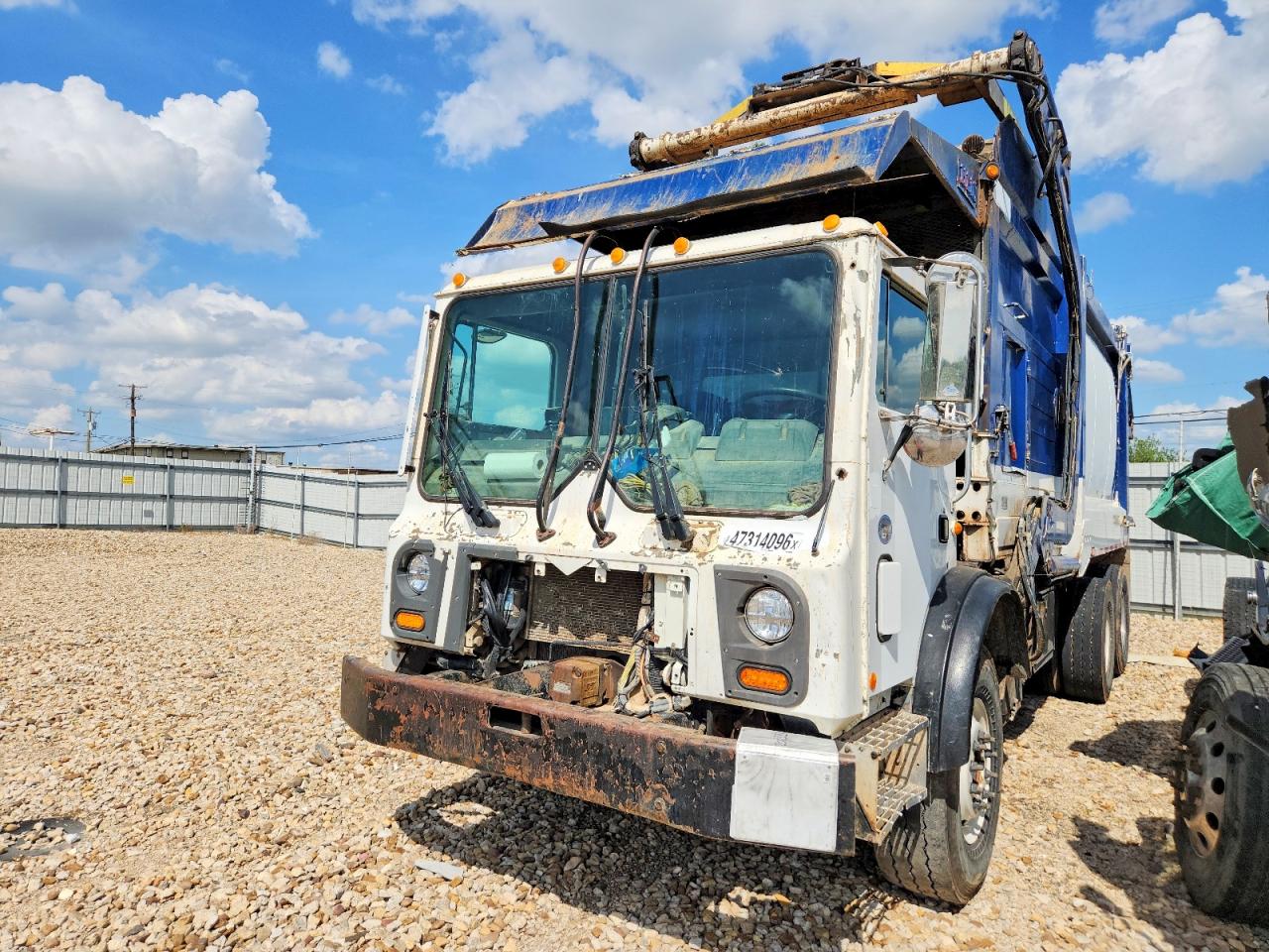 2010 MACK All other VIN 1M2AV02C9AM005765 photo 2