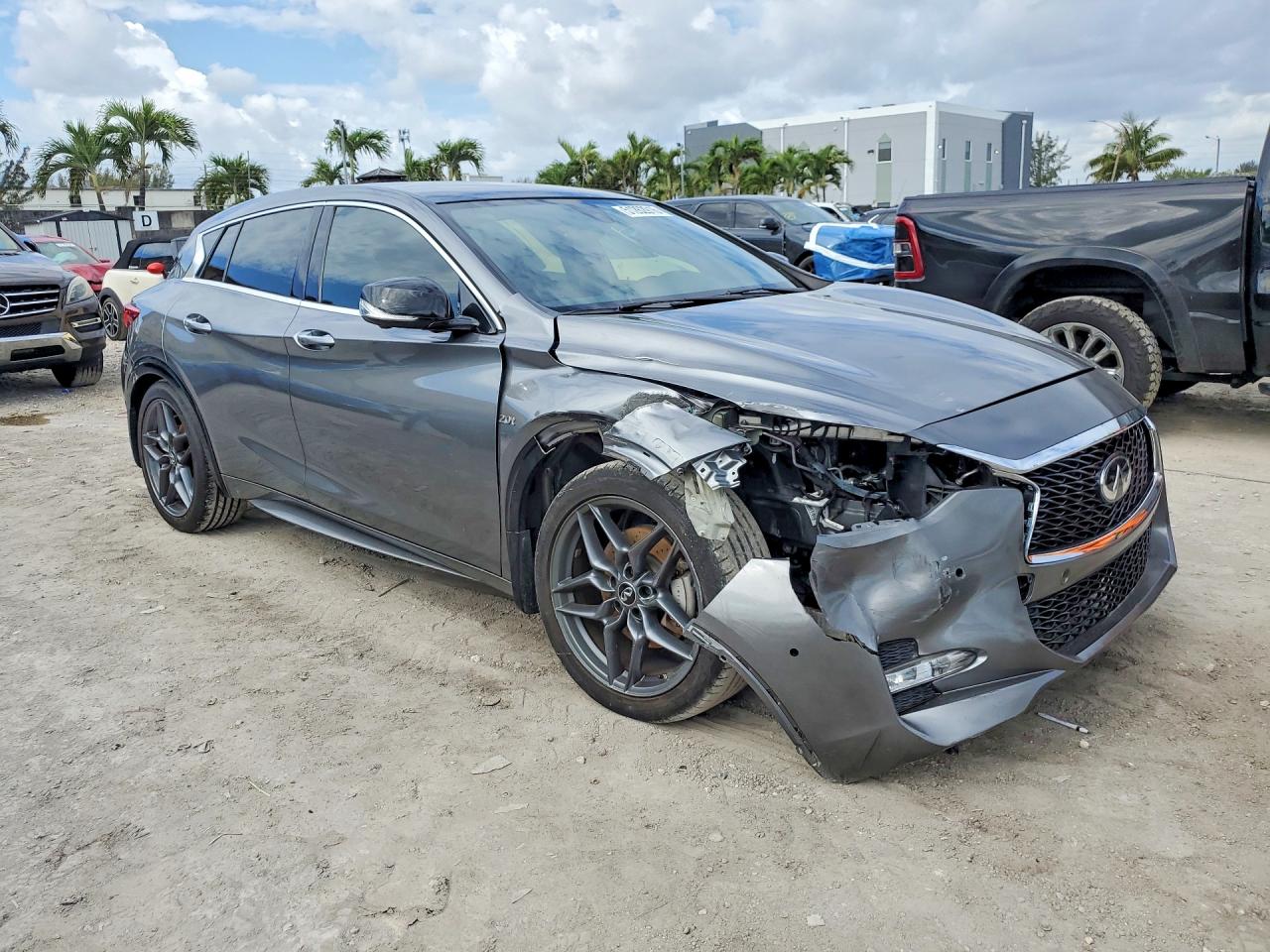 2019 Infiniti Qx30 sport VIN SJKCH5CP1KA011093 photo 4