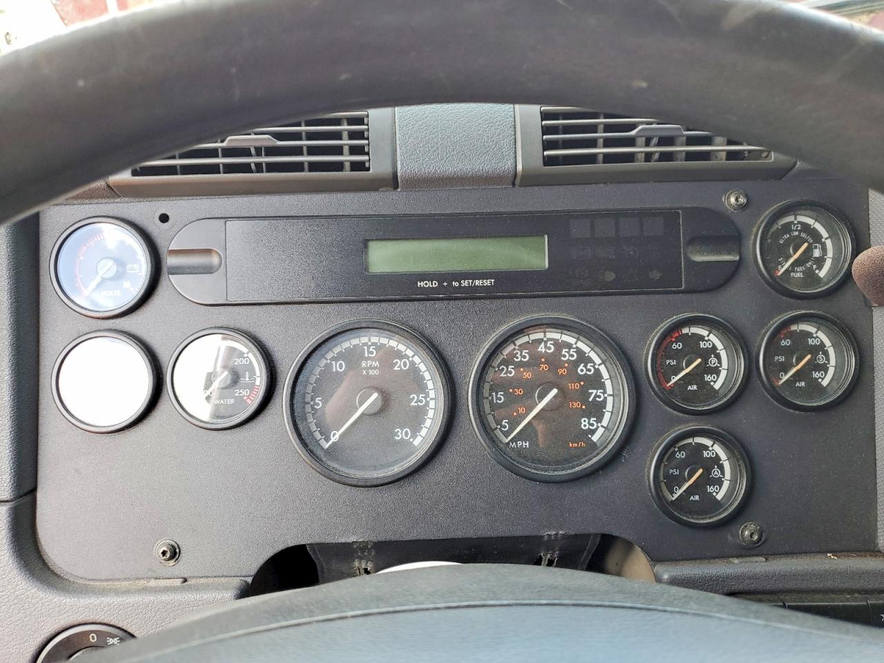 2009 FREIGHTLINER All other VIN 1FUJGLDR59LAH4592 photo 8