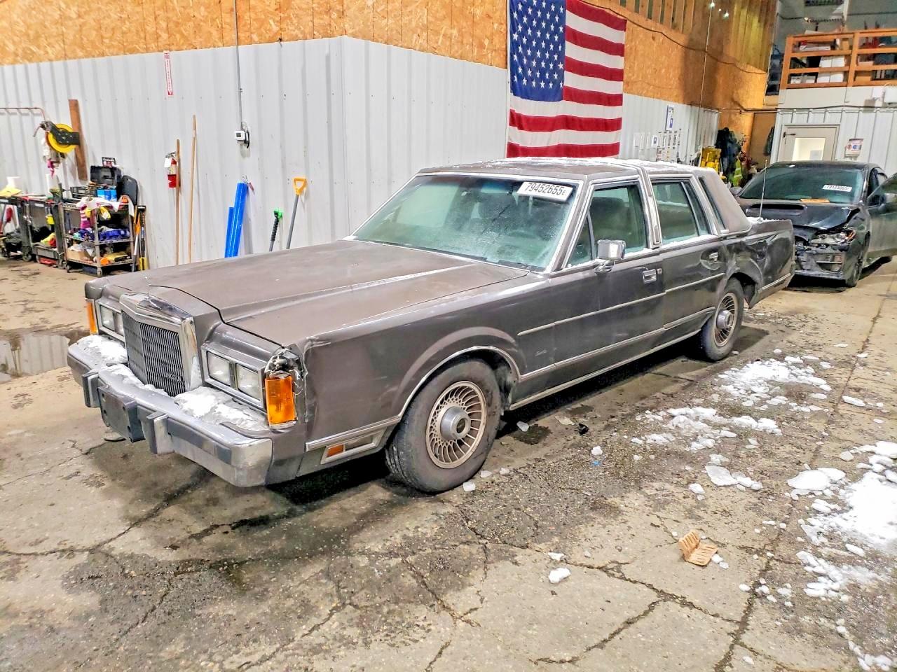 1989 LINCOLN Towncar VIN 1LNBM81F6KY799832 photo 1