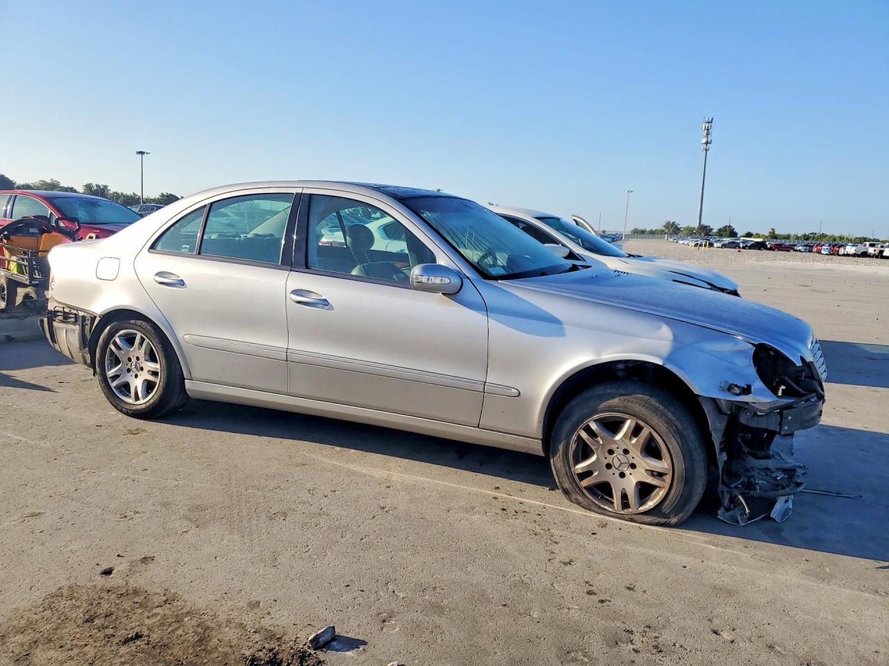2003 Mercedes-Benz E-class VIN WDBUF65J93X105487 photo 4