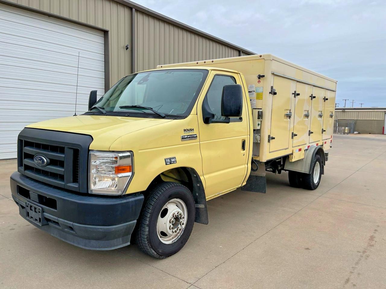 2021 Ford Econoline VIN 1FDXE4FN8MDC34245 photo 2