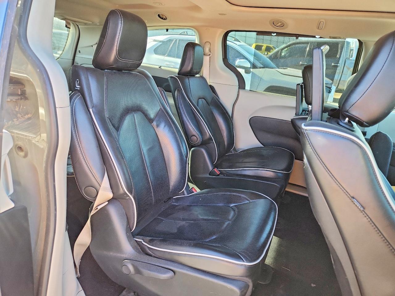 2022 Chrysler Pacifica VIN 2C4RC1S76NR161058 photo 11
