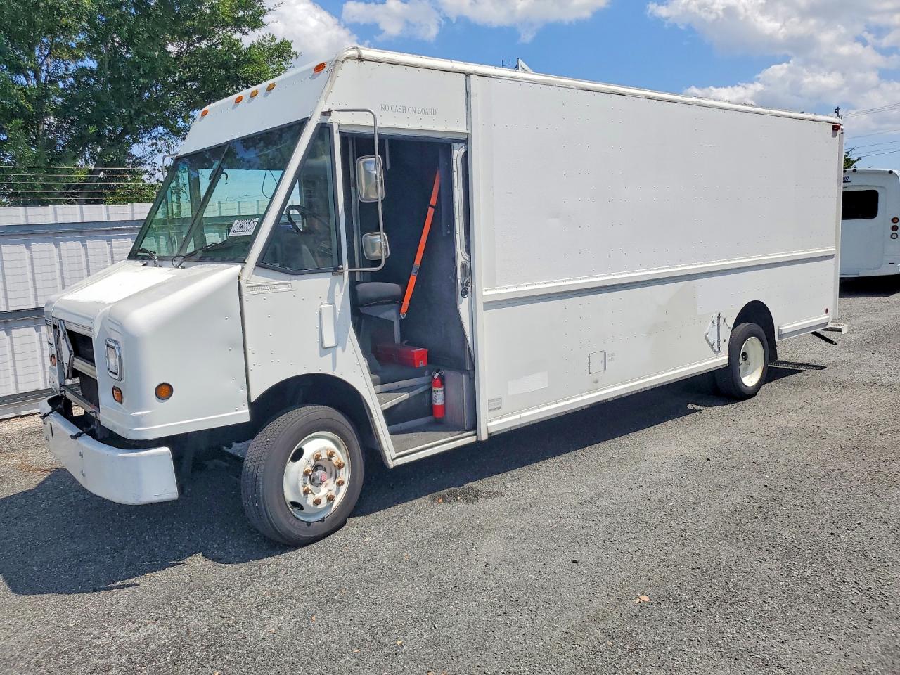 2000 FREIGHTLINER All other VIN 4UZA5FAC4YCG63839 photo 1