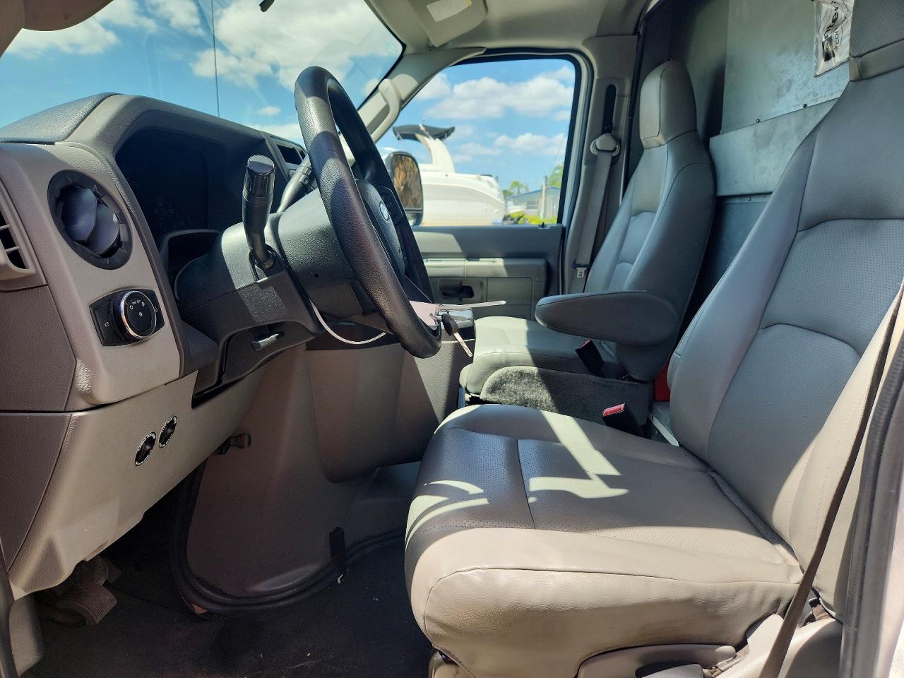 2022 Ford Econoline VIN 1FDXE4FN5NDC09840 photo 7