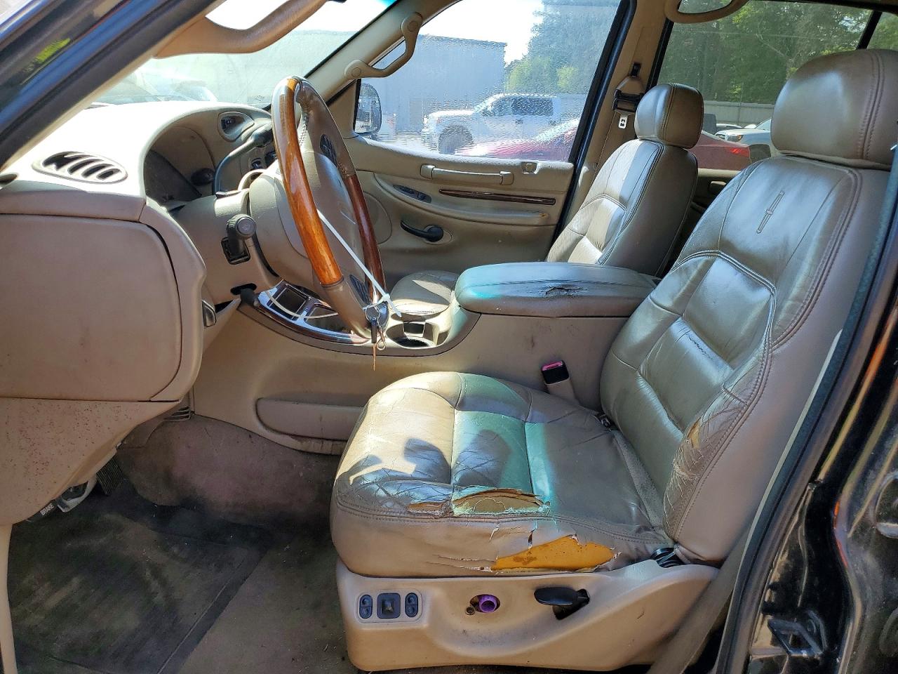 2000 Lincoln Navigator VIN 5LMPU28A9YLJ00290 photo 7