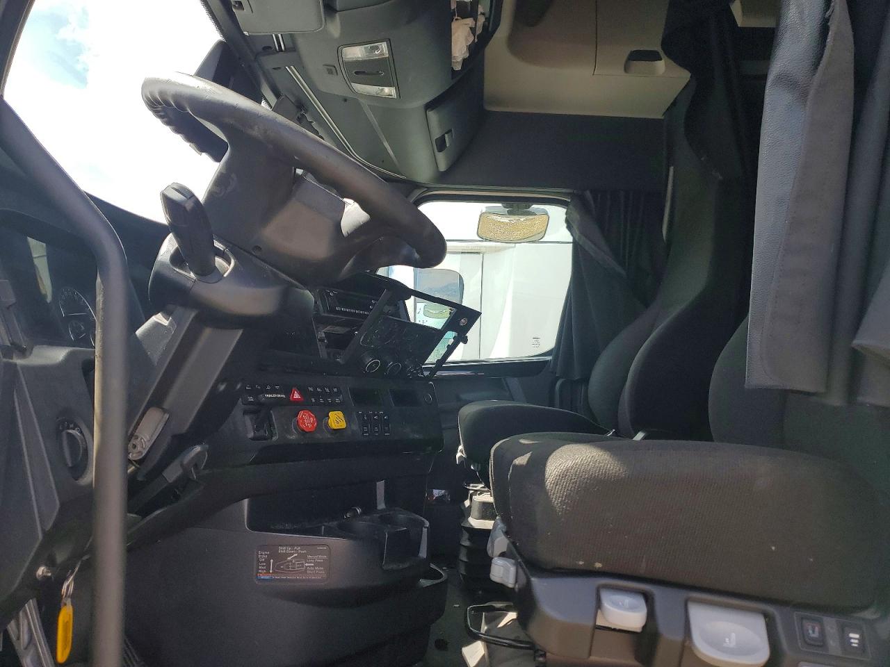 2023 FREIGHTLINER All other VIN 3AKJHHDR0PSUD4117 photo 6