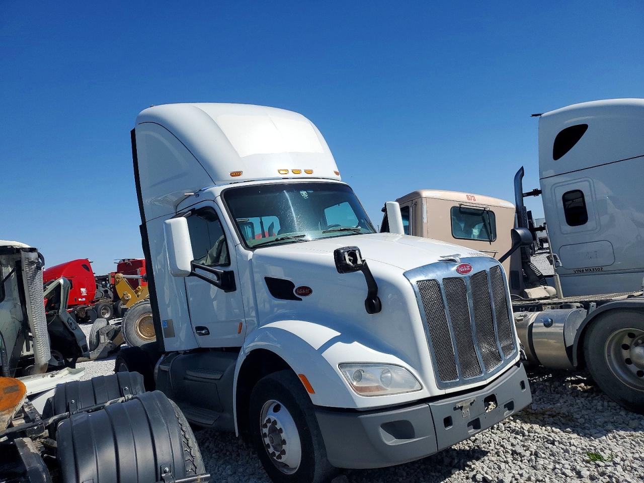 2018 PETERBILT All models VIN 1XPBA48X0JD477454 photo 1