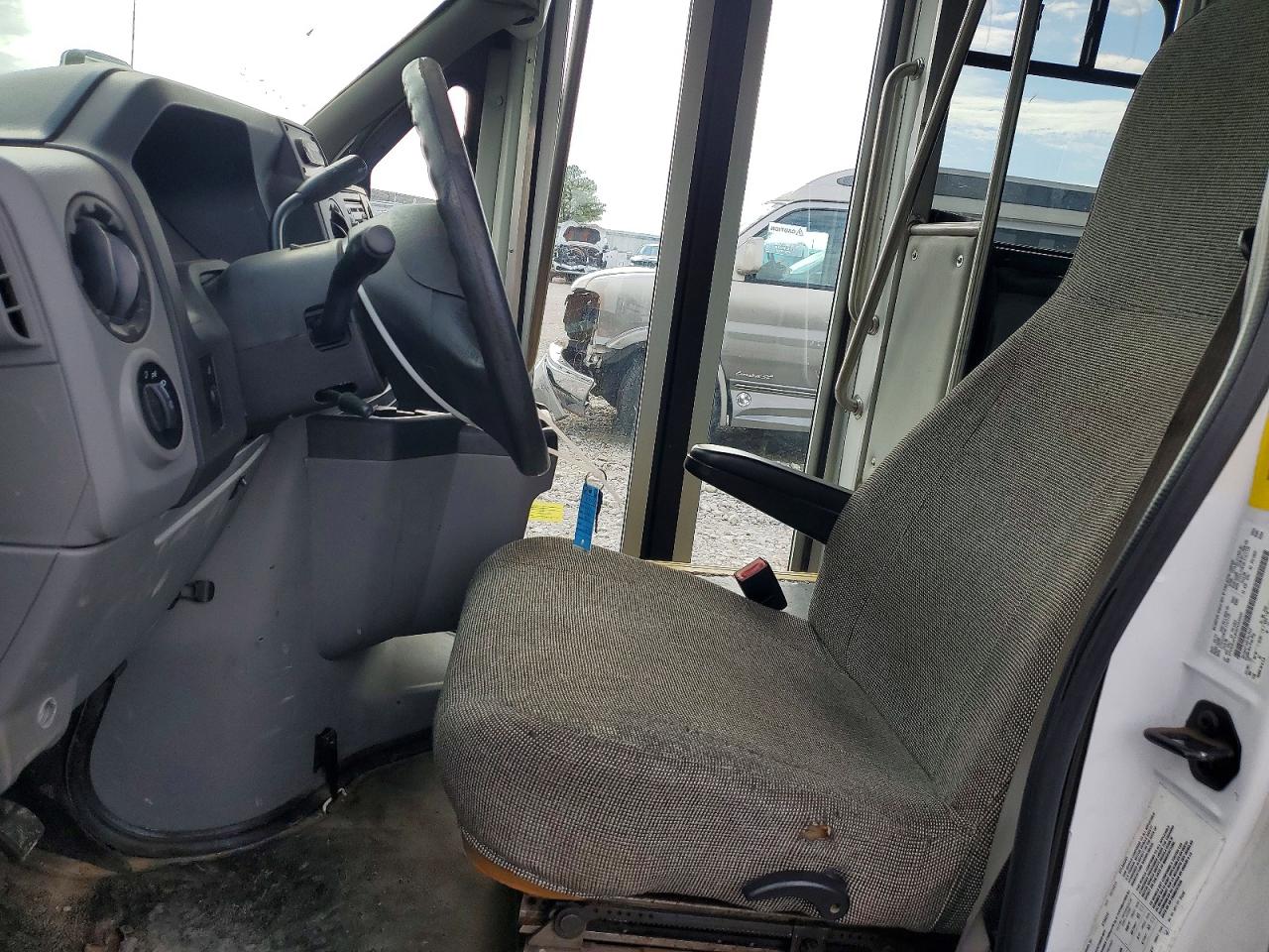 2016 Ford Econoline VIN 1FDEE3FL8GDC03520 photo 7