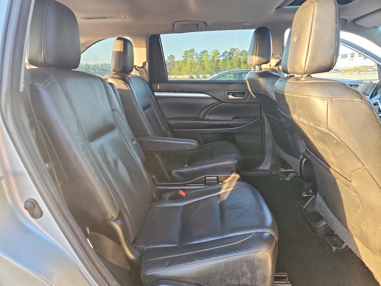 2017 Toyota Highlander VIN 5TDJZRFHXHS409658 photo 11