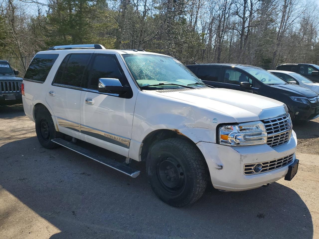 2010 LINCOLN Navigator VIN 5LMJJ2J56AEJ10376 photo 4
