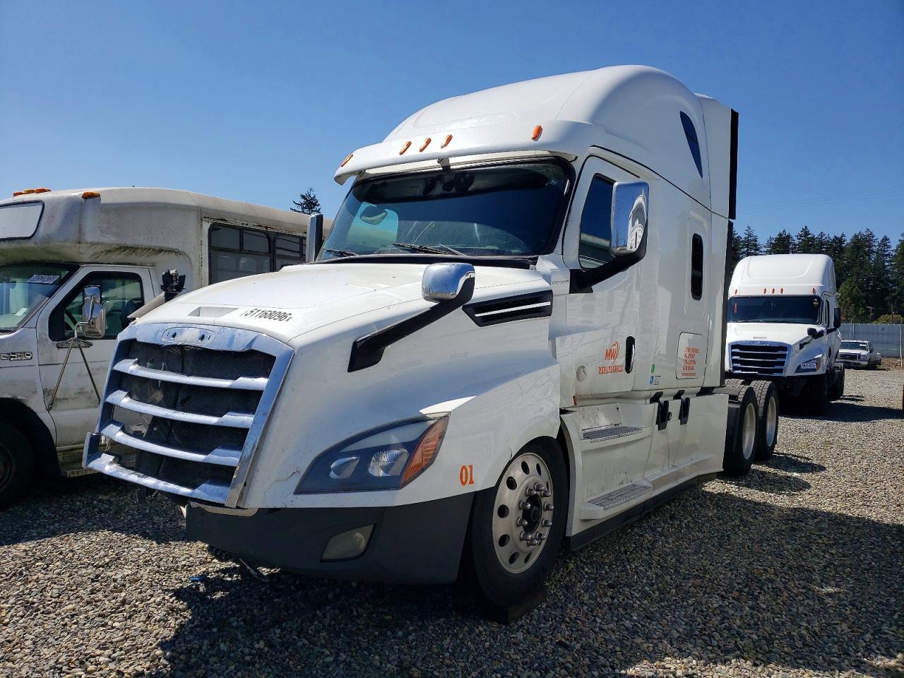 2018 FREIGHTLINER All other VIN 3AKJHHDRXJSJY6194 photo 2