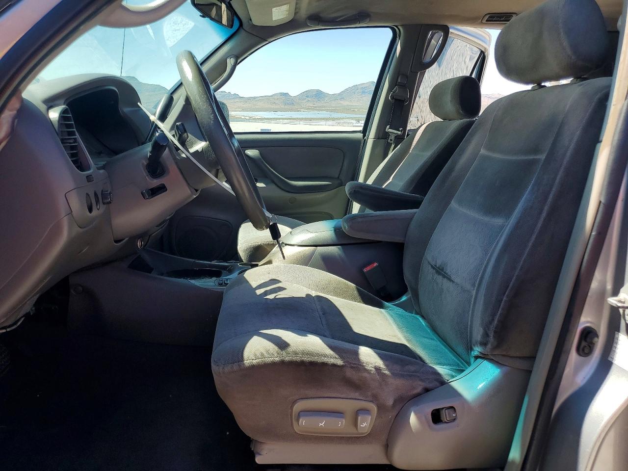 2002 TOYOTA Sequoia VIN 5TDZT34AX2S125834 photo 7