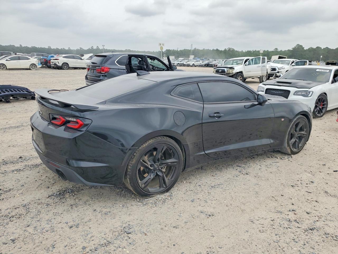 2024 Chevrolet Camaro VIN 1G1FB1RS0R0108302 photo 3