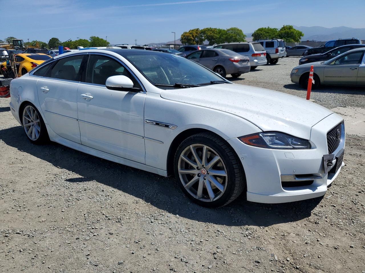 2019 Jaguar Xj VIN SAJWA1C73K8W21518 photo 4