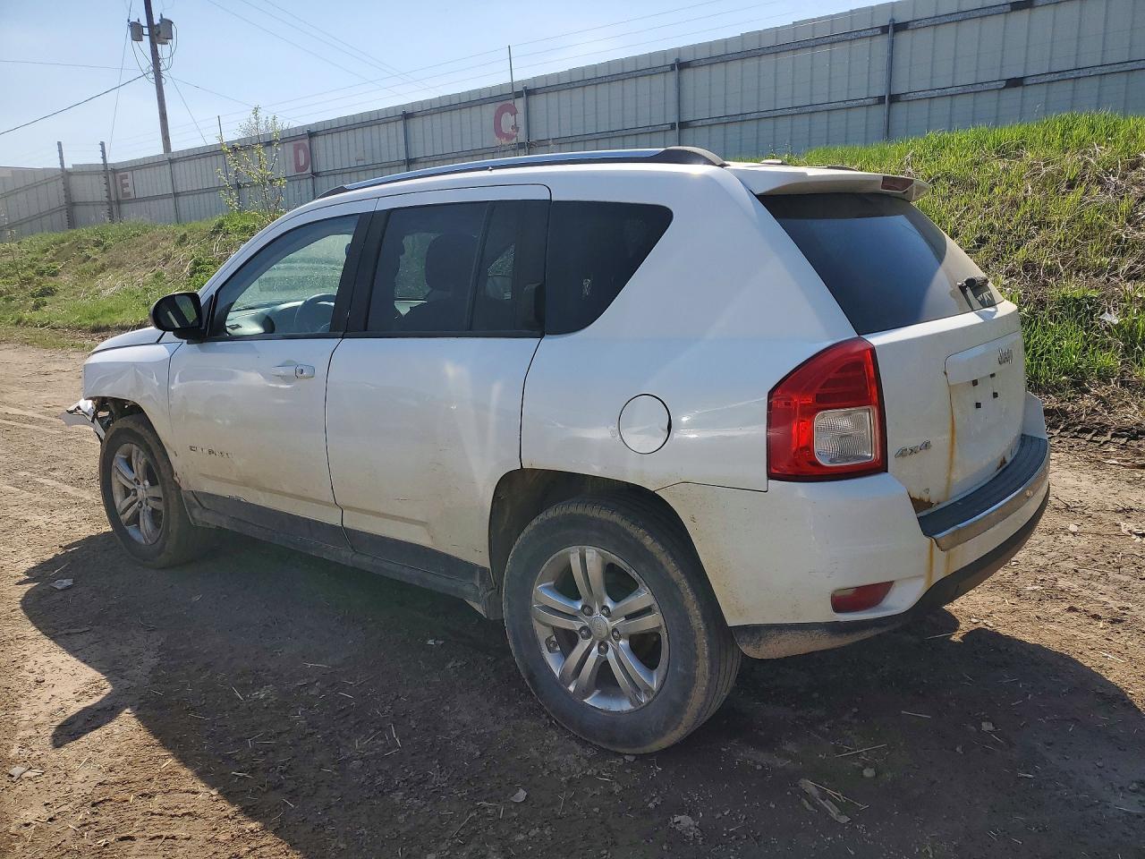 2013 Jeep Compass VIN 1C4NJDCB2DD245615 photo 2