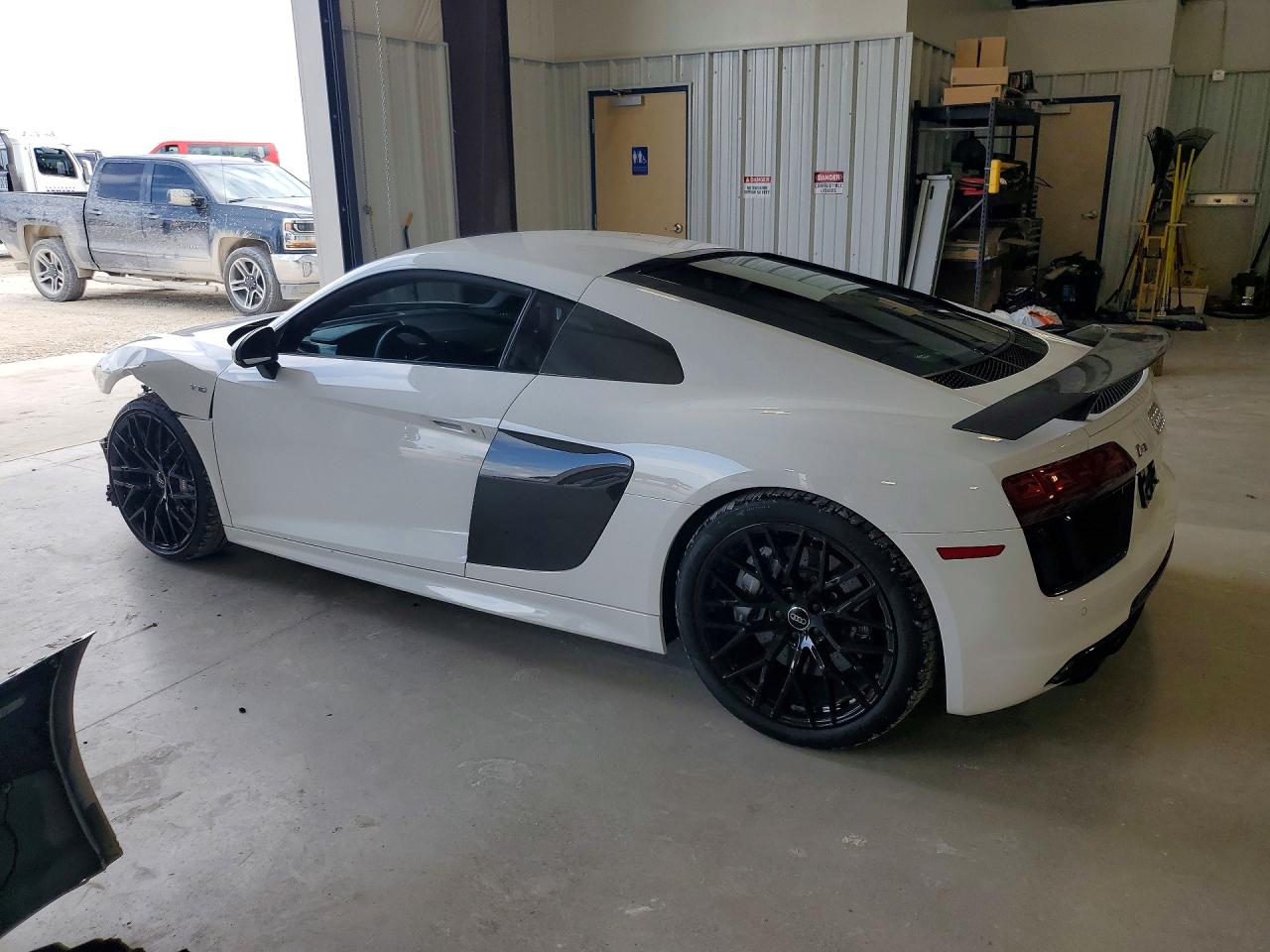 2018 Audi R8 VIN WUAKBAFXXJ7900428 photo 2