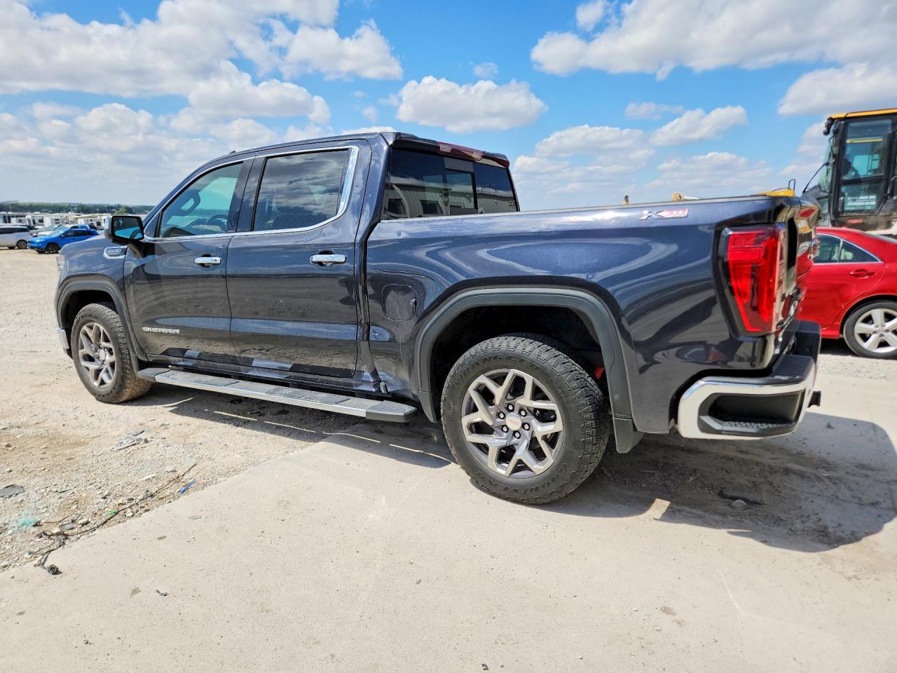 2023 GMC SIERRA VIN 1GTUUDEDXPZ179369 photo 2