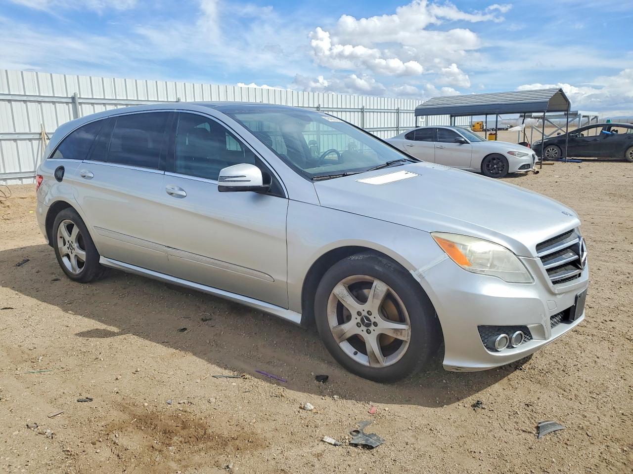 2011 Mercedes-Benz R-class VIN 4JGCB6FE3BA118176 photo 4
