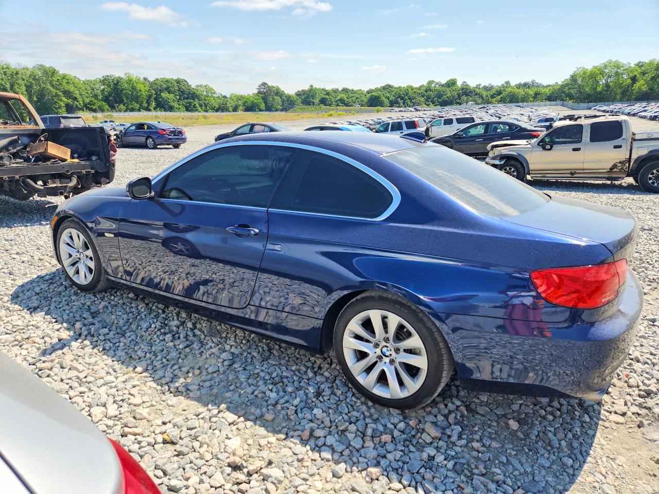 2012 BMW 3 series VIN WBAKE3C52CE770112 photo 2