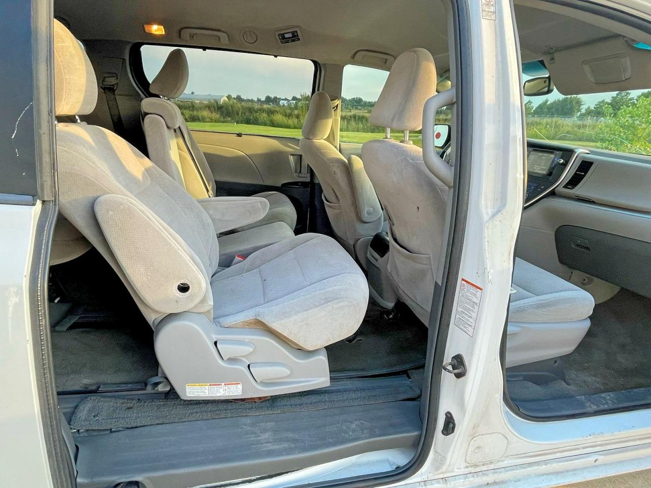 2015 Toyota Sienna VIN 5TDKK3DC3FS547083 photo 6