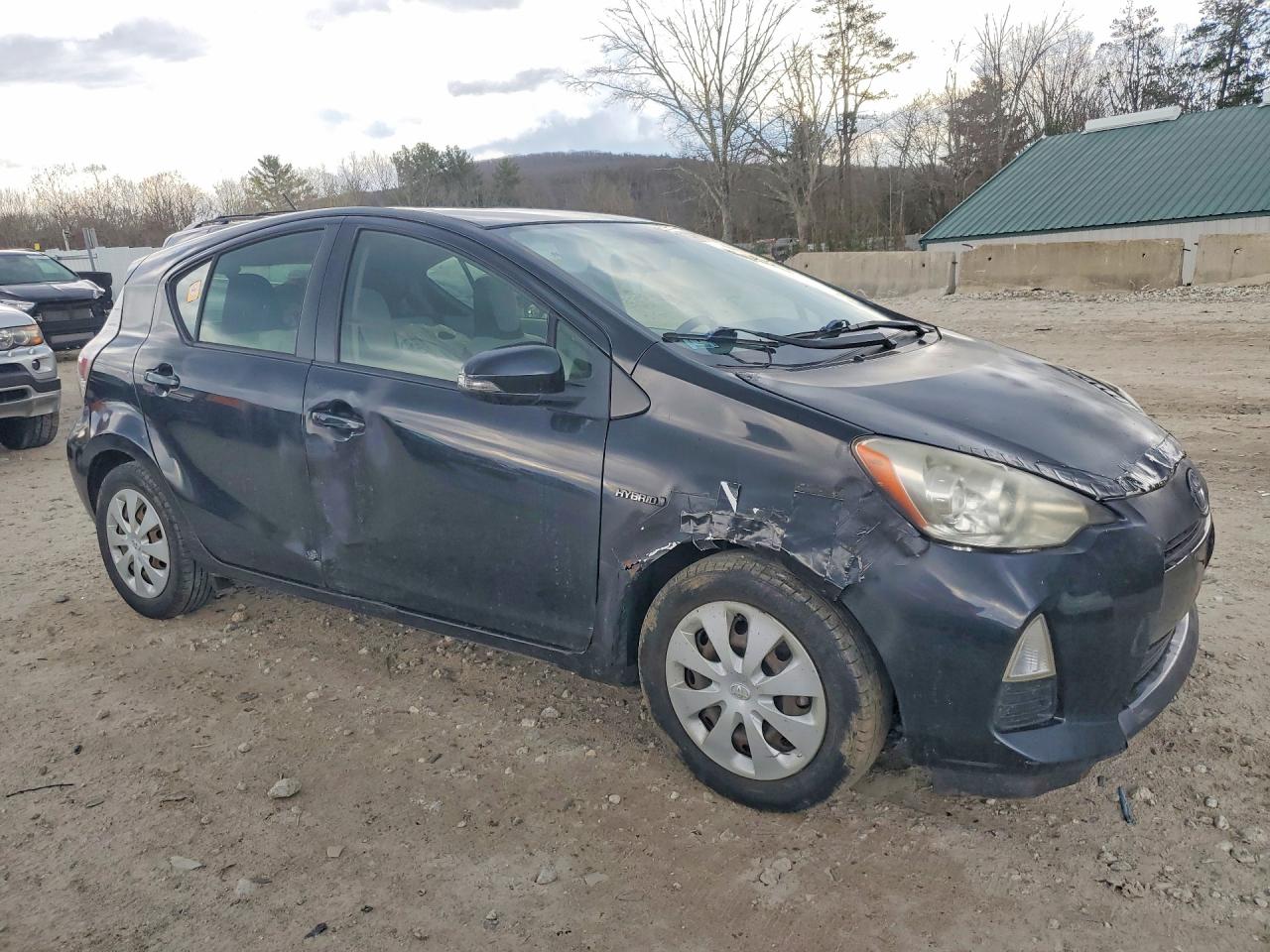 2013 Toyota Prius c on VIN JTDKDTB38D1553680 photo 4