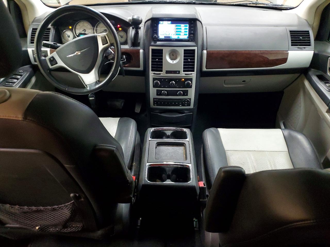 2010 Chrysler Minivan VIN 2A4RR8DXXAR320947 photo 8