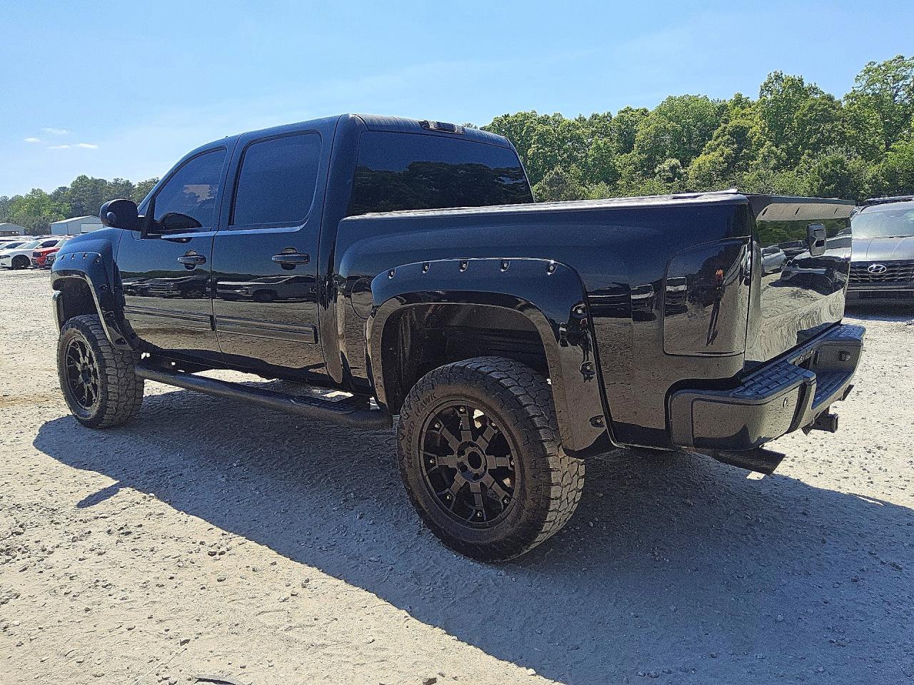 2013 Chevrolet Silverado VIN 3GCPKSE2XDG234520 photo 2