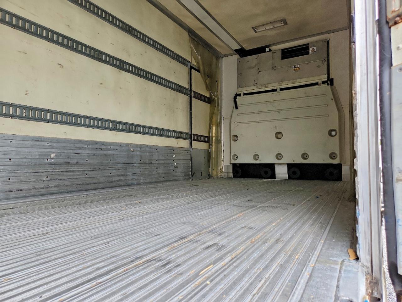 2010 UTILITY All models VIN 1UYVS2487AM833821 photo 5