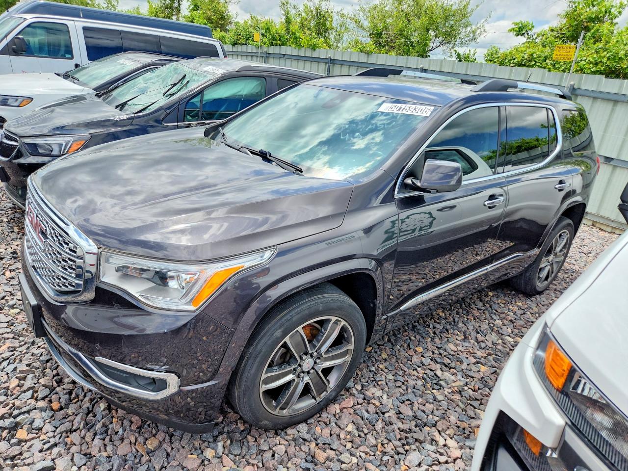2017 GMC Acadia den VIN 1GKKNPLS7HZ135665 photo 1