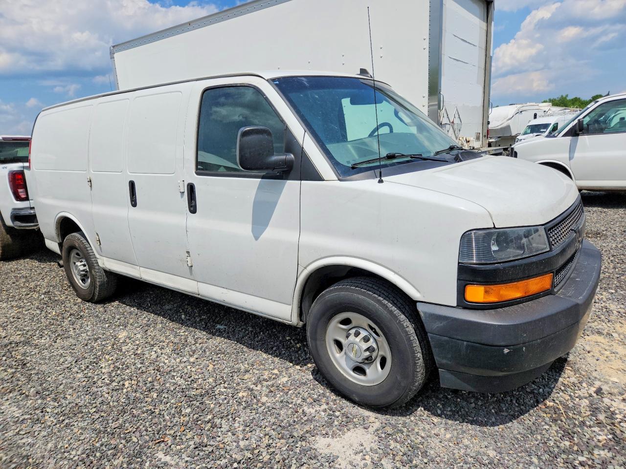 2020 CHEV Express VIN 1GCWGAFGXL1209566 photo 4