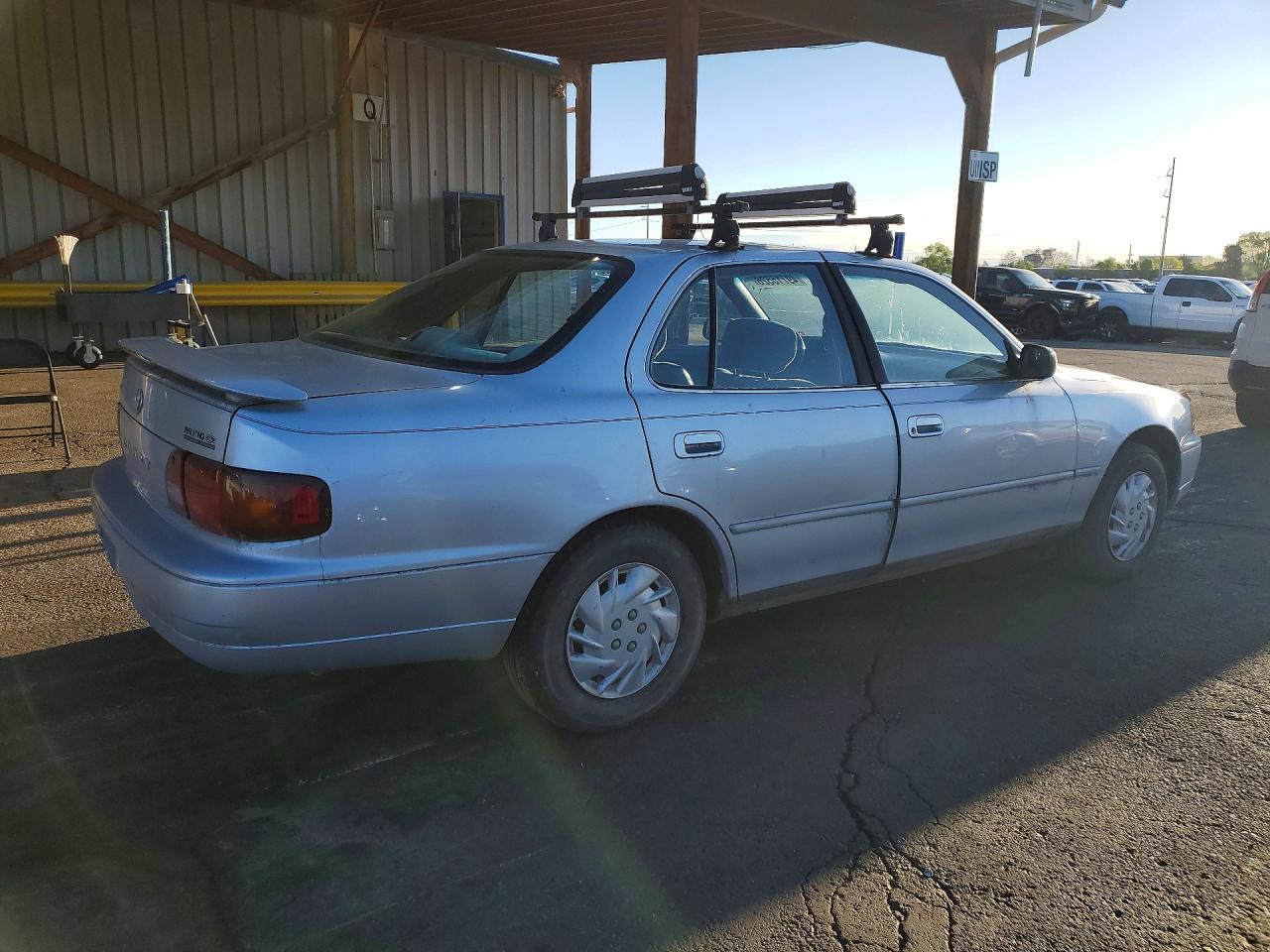 1996 TOYOTA Camry VIN JT2BG12K9T0385631 photo 3