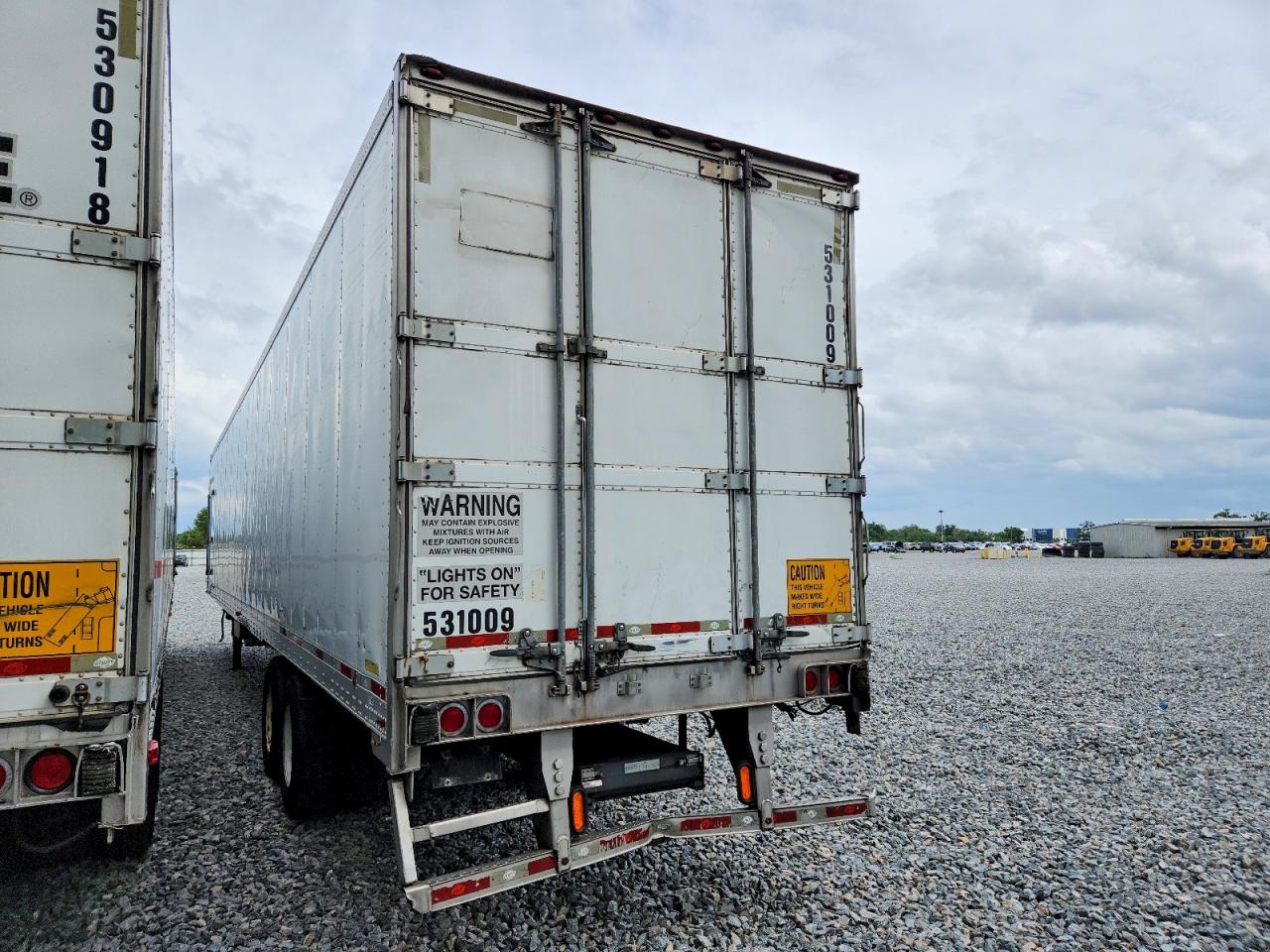 2013 UTILITY All models VIN 1UYVS2533DM630416 photo 3