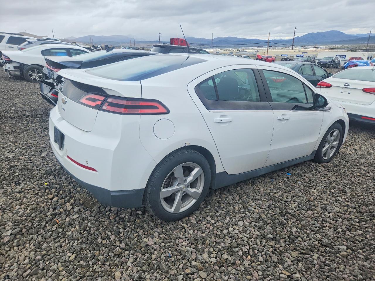 2014 CHEV Volt VIN 1G1RE6E44EU137748 photo 3