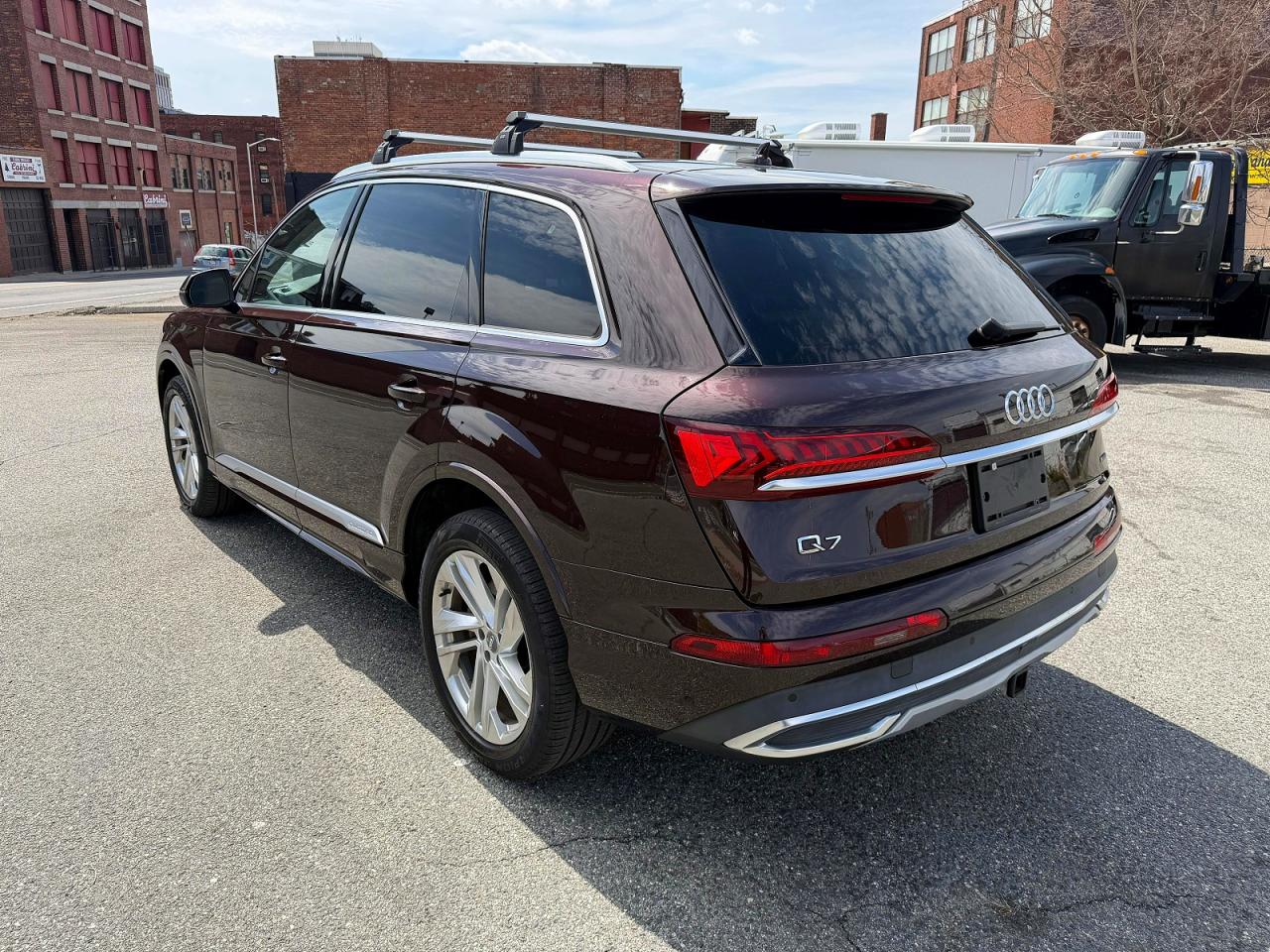 2020 Audi Q7 VIN WA1LXAF70LD001045 photo 2