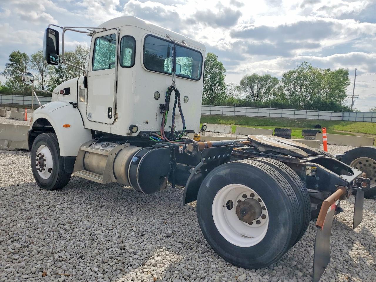 2017 PETERBILT All other VIN 1XP3AJ8X2HD430665 photo 3