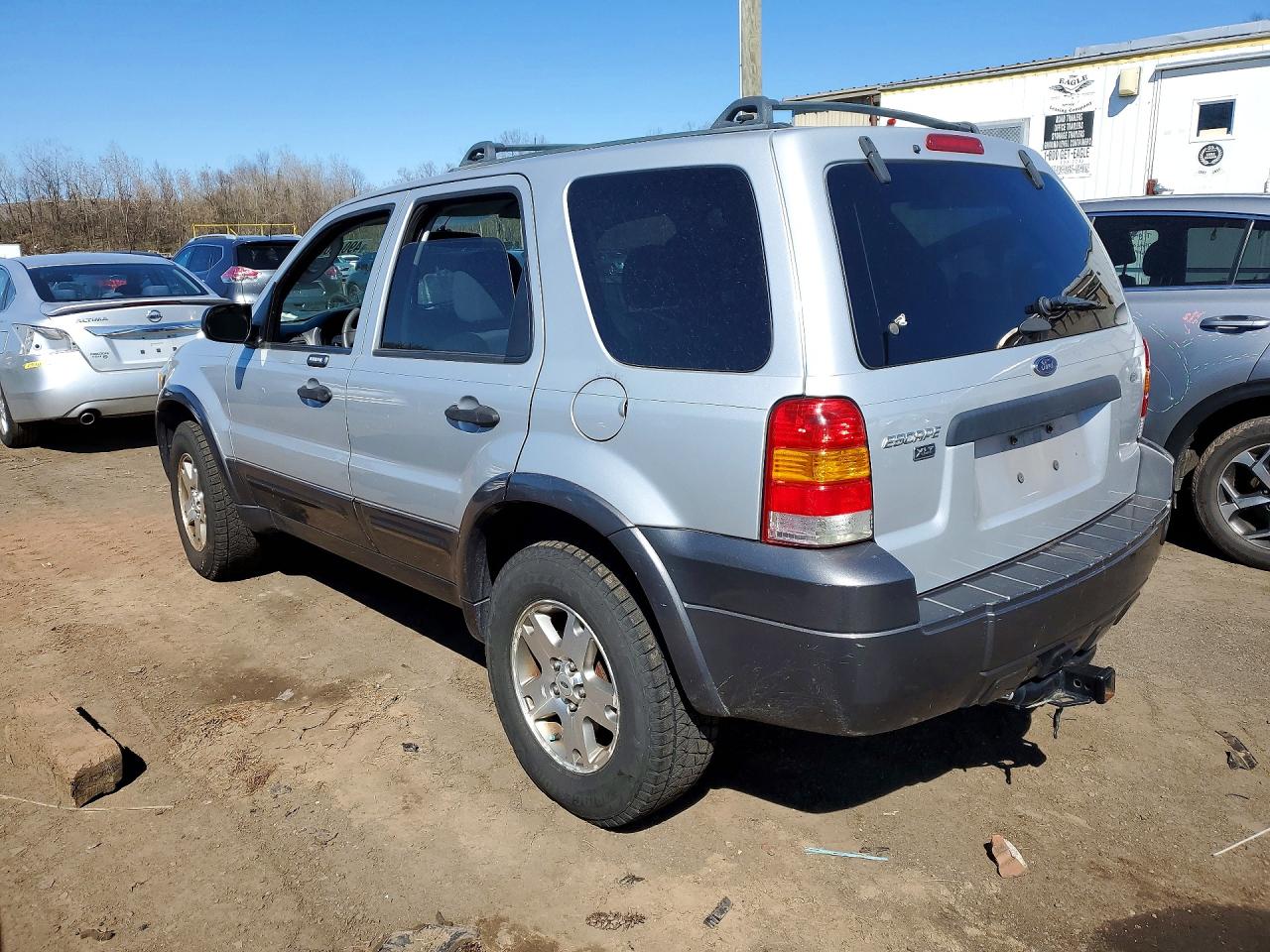 2005 Ford Escape VIN 1FMYU93145KA44025 photo 2