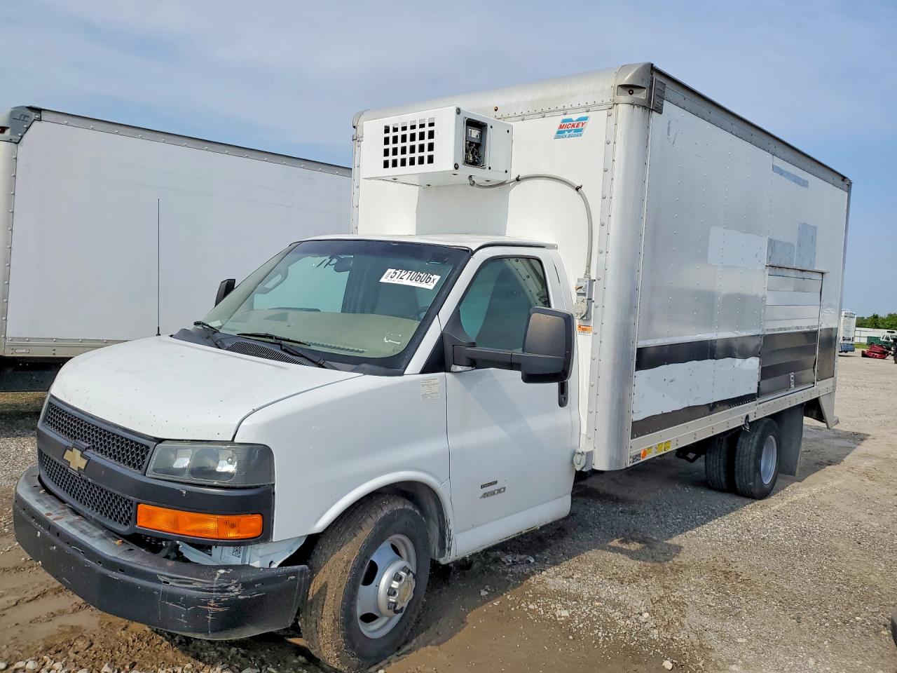 2018 Chevrolet Express VIN 1HA6GVCG5JN001012 photo 1