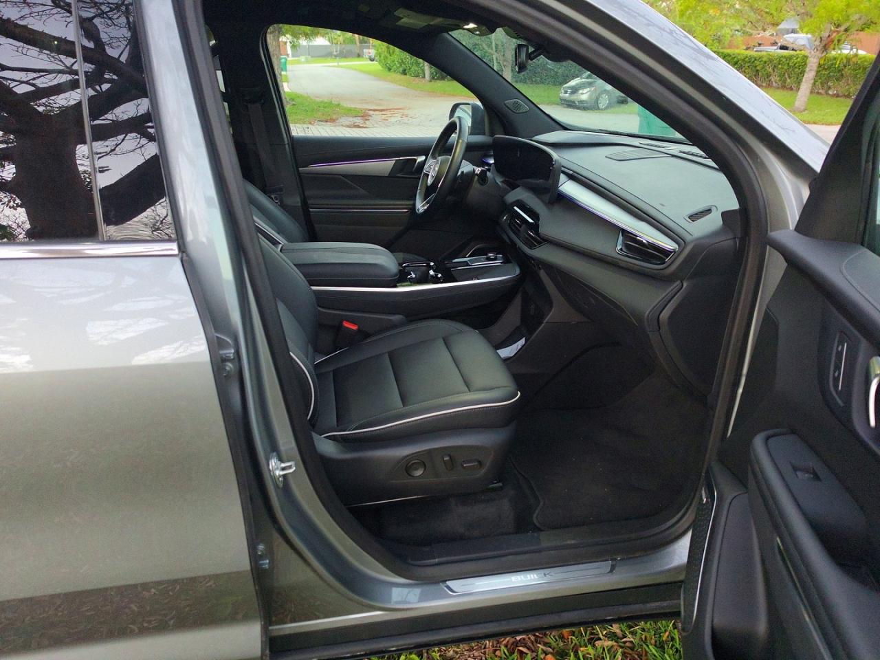 2025 Buick Enclave VIN 5GAEVARS2SJ250050 photo 5
