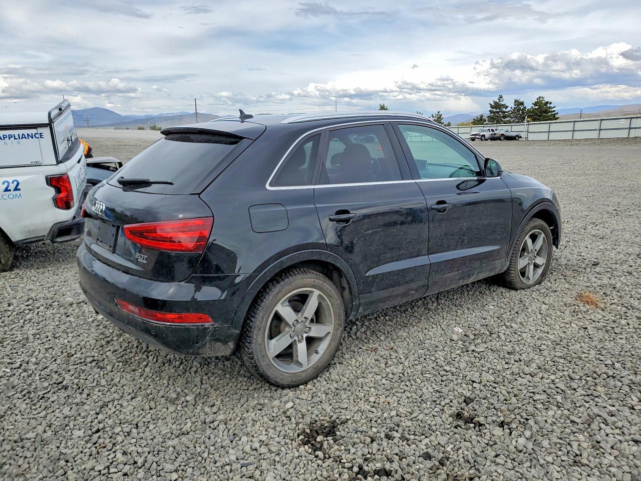2015 Audi Q3 VIN WA1EFCFS7FR007430 photo 3