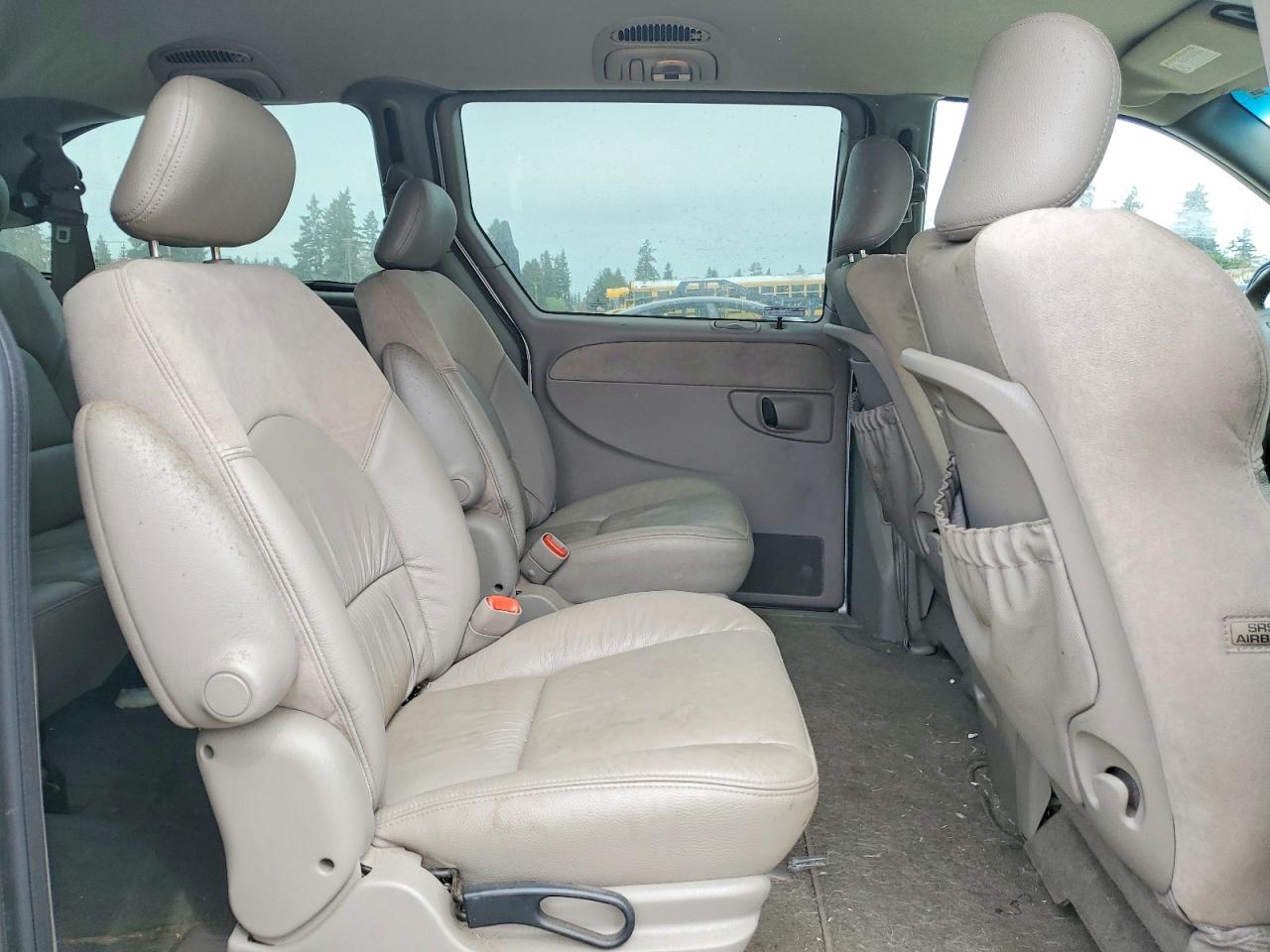 2001 Chrysler Minivan VIN 2C8GP64L11R339616 photo 11