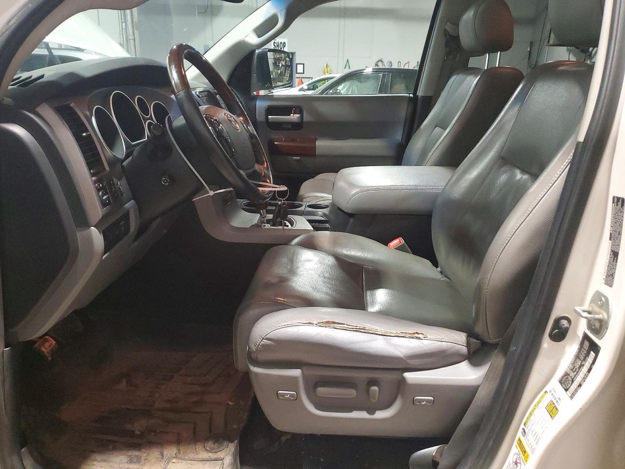 2012 Toyota Sequoia VIN 5TDDY5G1XCS059340 photo 7