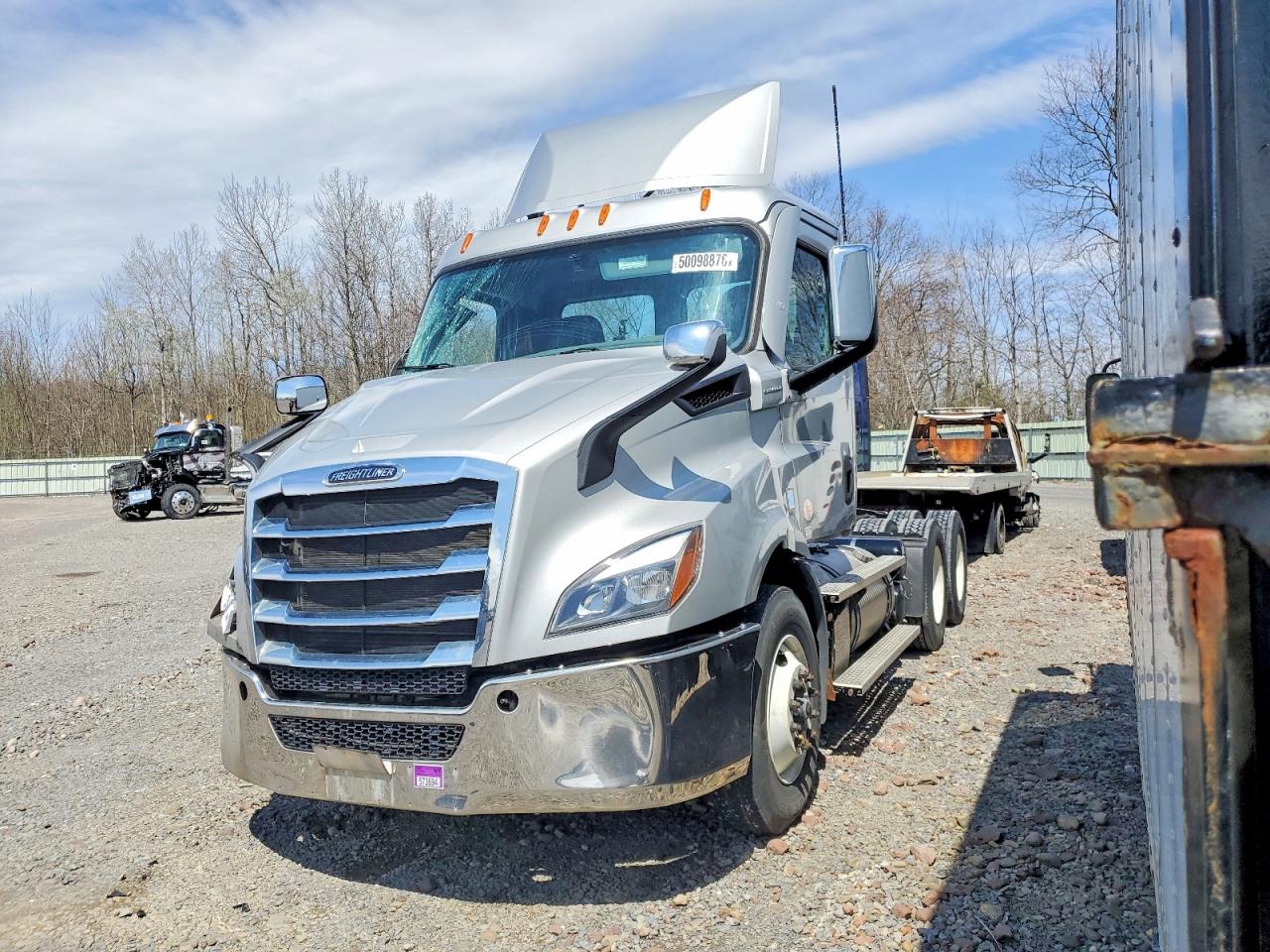 2024 FREIGHTLINER All other VIN 3AKJHTDV6RDUU6719 photo 2